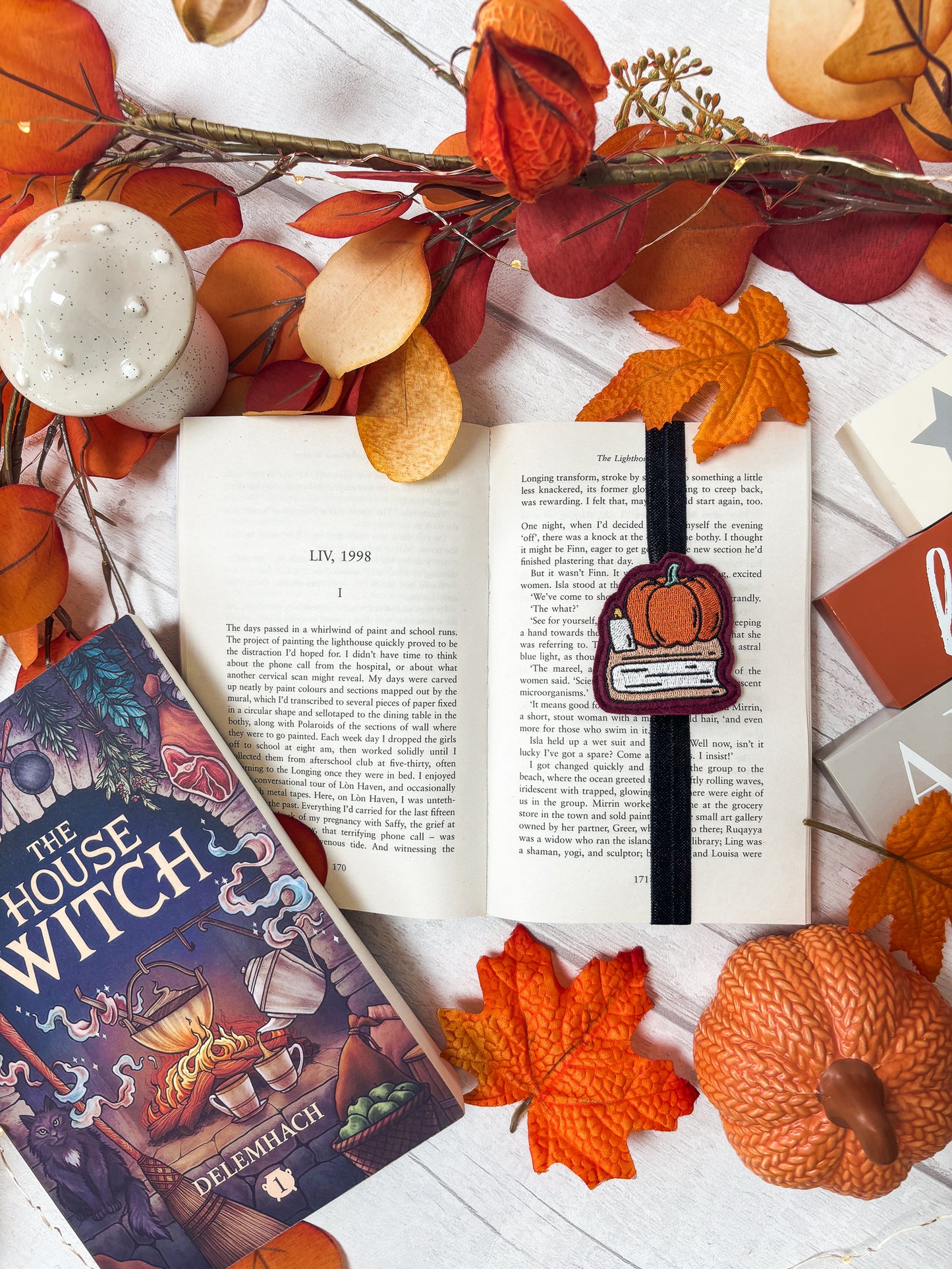 Pumpkin Book Stack Back Band