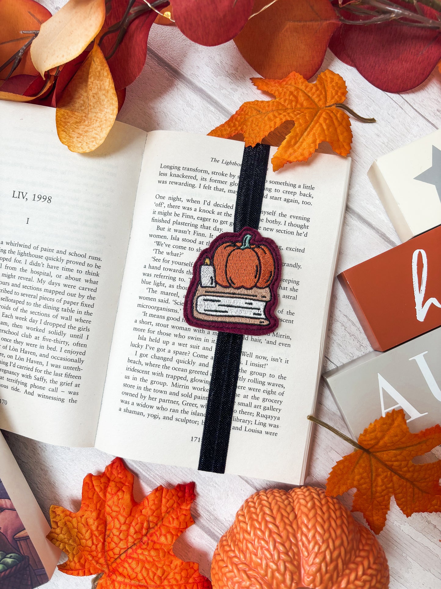 Pumpkin Book Stack Back Band
