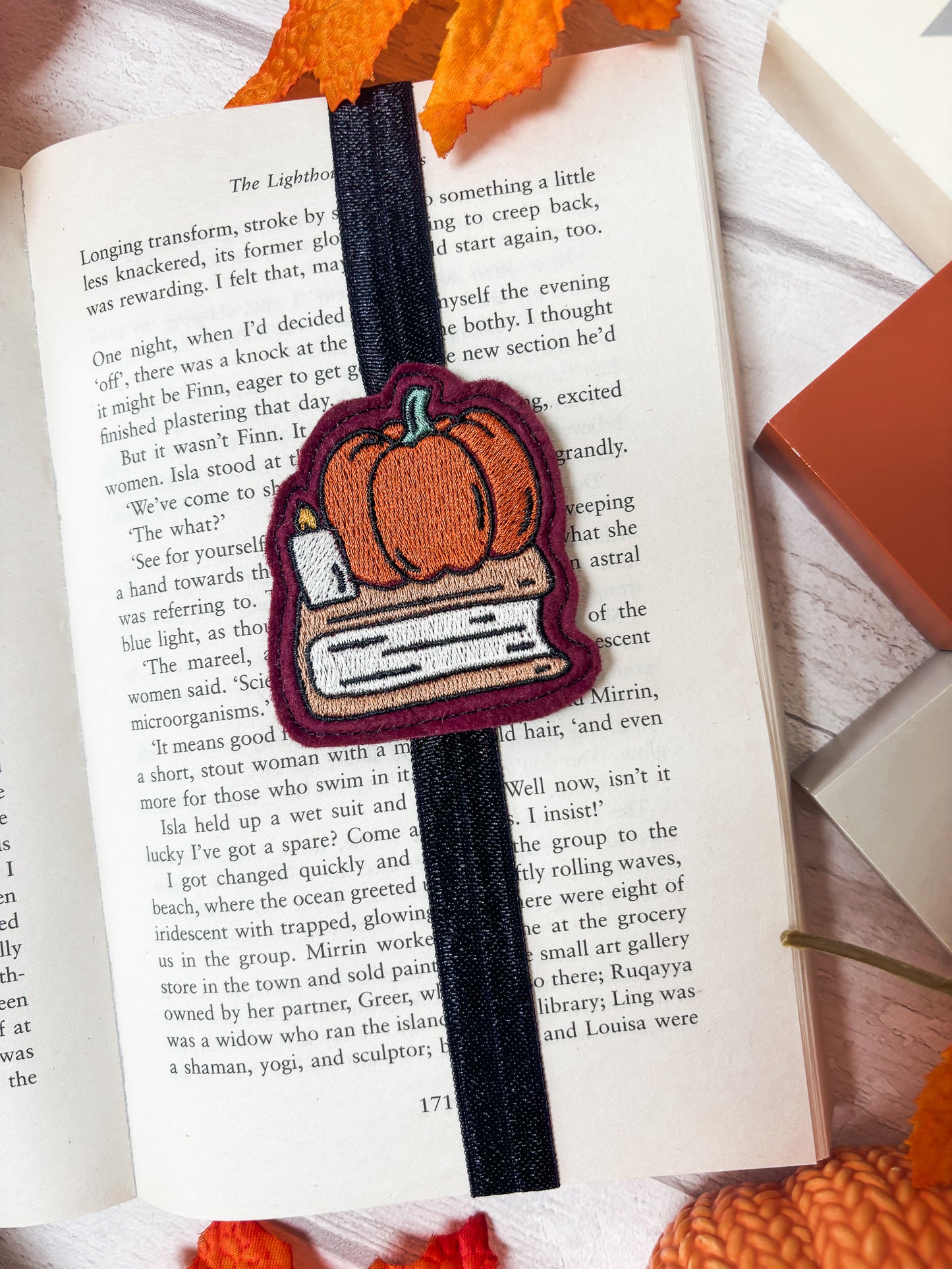 Pumpkin Book Stack Back Band