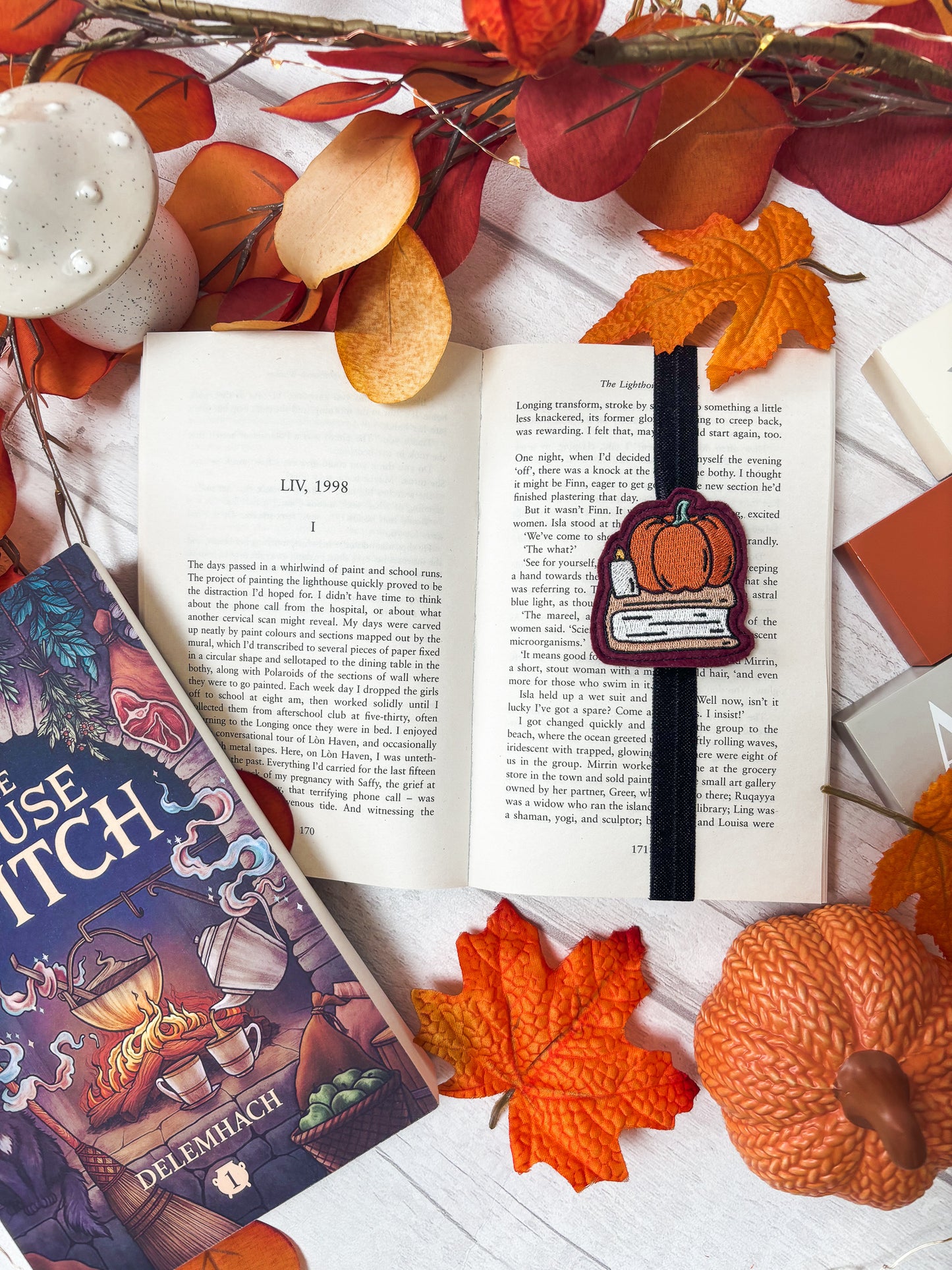 Pumpkin Book Stack Back Band